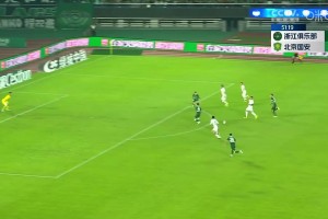 國(guó)安2-0領(lǐng)先浙江！曹永競(jìng)接隊(duì)友搶斷傳球，冷靜低射破門
