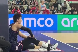 焦泊喬受傷沒人管？！新疆隊(duì)球員克里克在替補(bǔ)席喊人趕緊過來！
