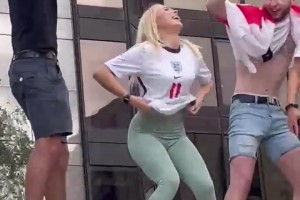 網飛出英格蘭歐洲杯決賽紀錄片，女球迷：為啥我脫衣慶祝沒入鏡？